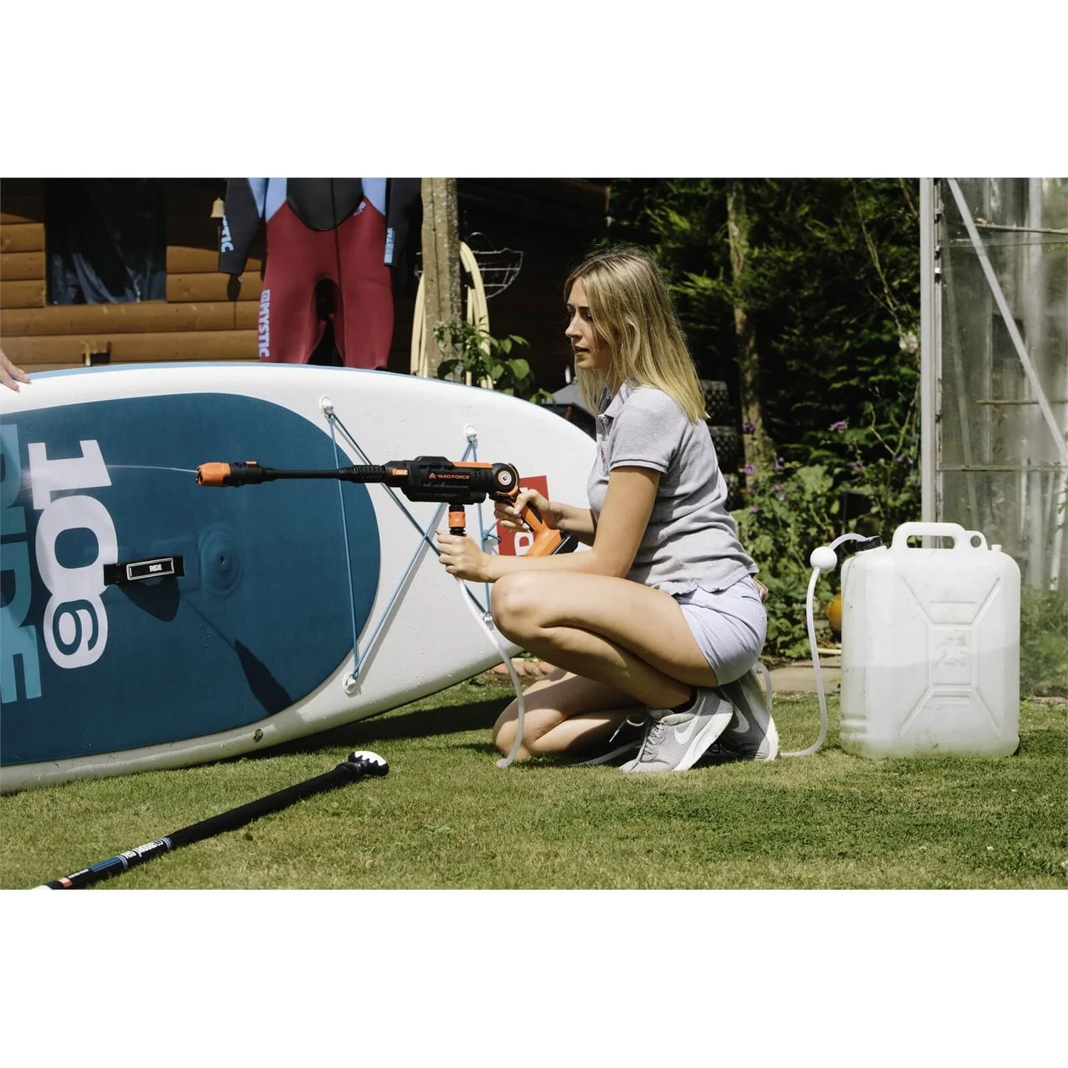 Yard Force 22Bar 20V Aquajet Cordless Pressure Cleaner With 2.5Ah Lithium-Ion Battery, Charger And Accessories 6 Yard Force 22Bar 20V Aquajet Cordless Pressure Cleaner With 2.5Ah Lithium-Ion Battery, Charger And Accessories - Image 4