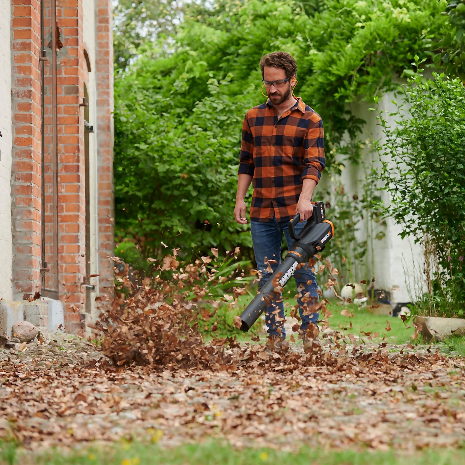 Worx WG547E Turbine 20V 2.0Ah Cordless Garden Blower 4 Worx WG547E Turbine 20V 2.0Ah Cordless Garden Blower - Image 2