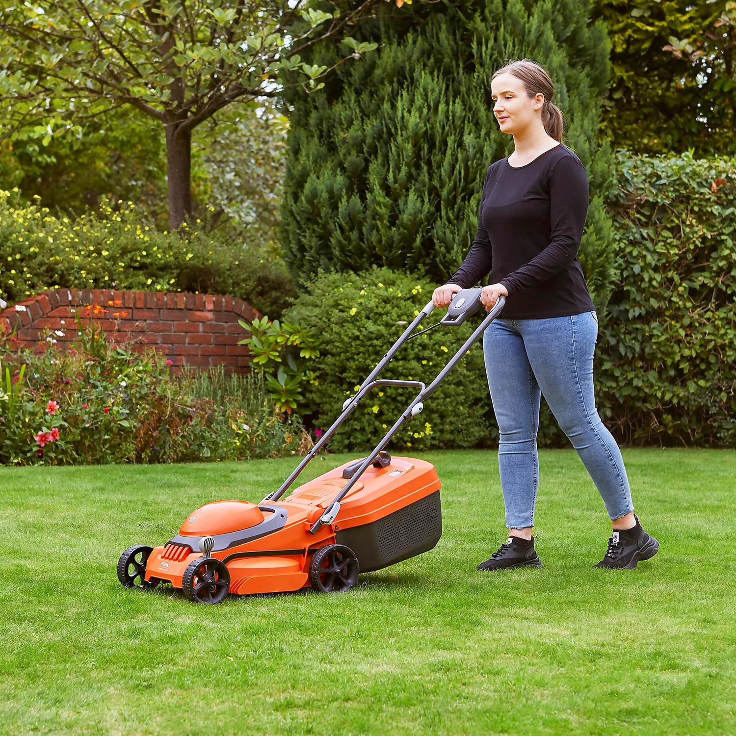 Flymo 20V SimpliStore 340R Li Cordless Mower - 30cm 6 Flymo 20V SimpliStore 340R Li Cordless Mower - 30cm - Image 4