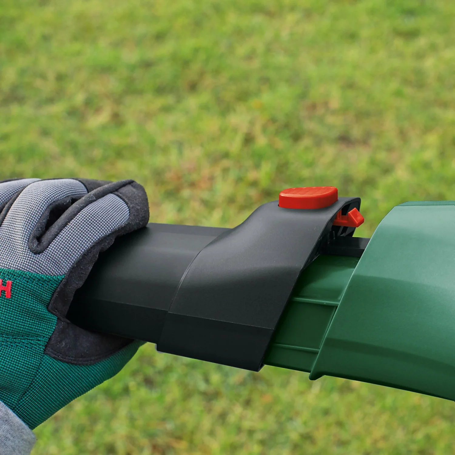 Bosch UniversalGardenTidy 3000 Blower Vac 7 Bosch UniversalGardenTidy 3000 Blower Vac - Image 5