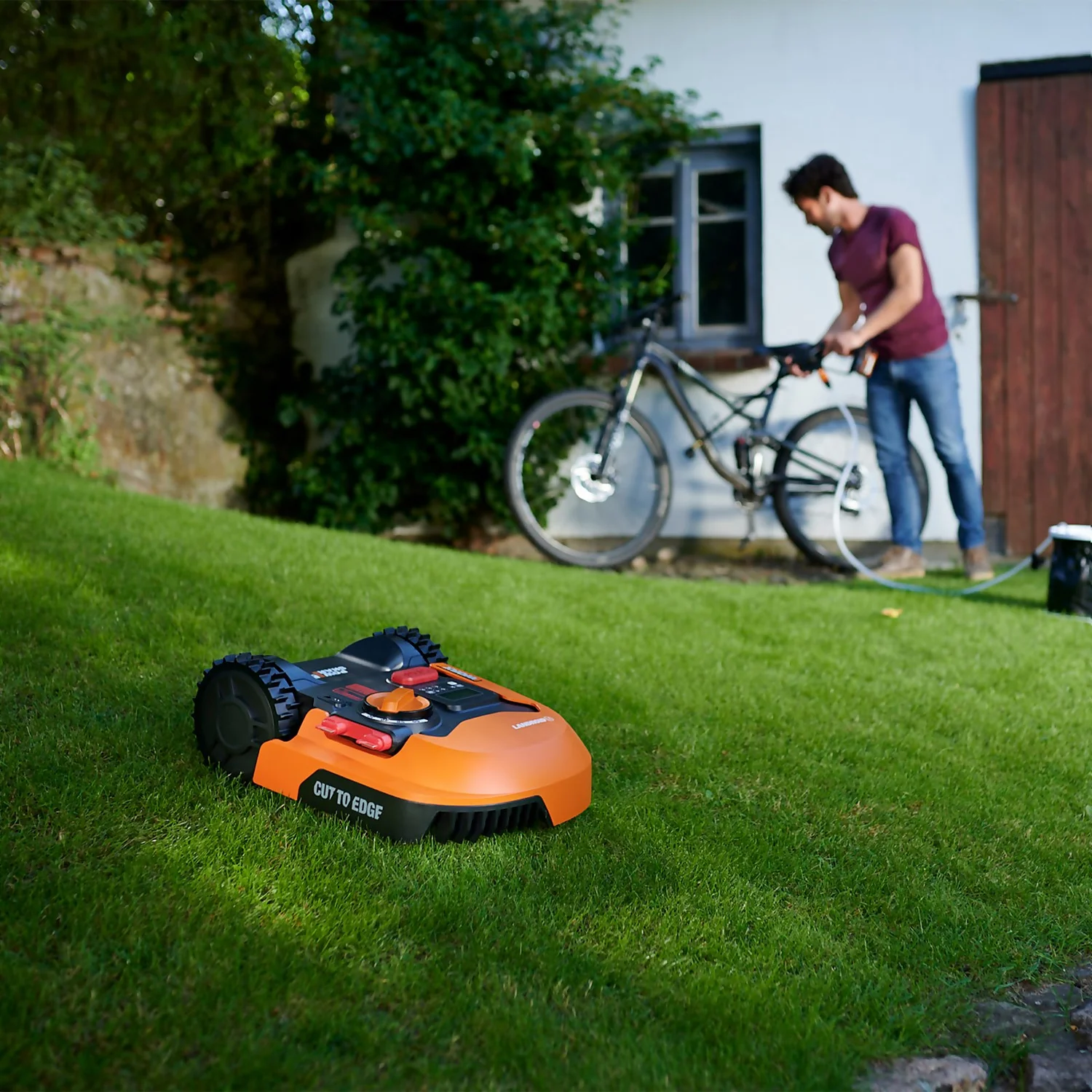 Worx Landroid L2000 Robotic Lawn Mower 4 Worx Landroid L2000 Robotic Lawn Mower - Image 2